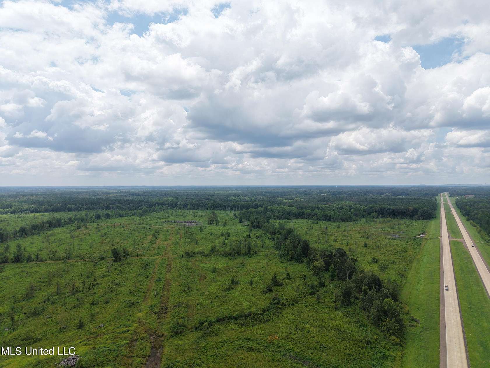 400 Acres of Land for Sale in Starkville, Mississippi