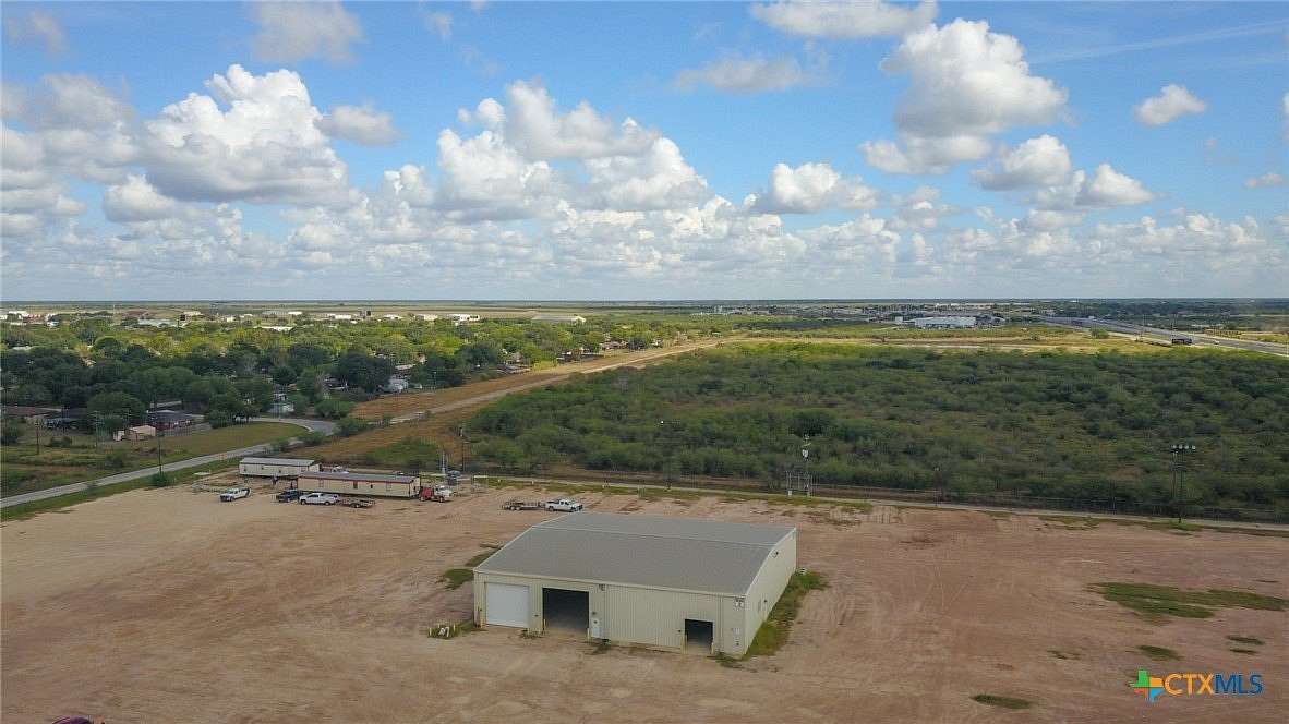 14 Acres of Improved Commercial Land for Sale in Victoria, Texas