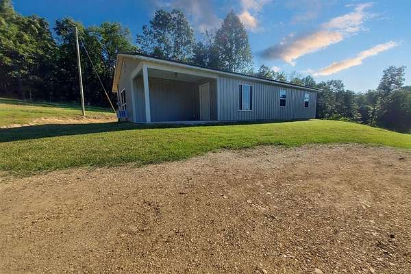 6.58 Acres of Residential Land with Home for Sale in Edmonton, Kentucky