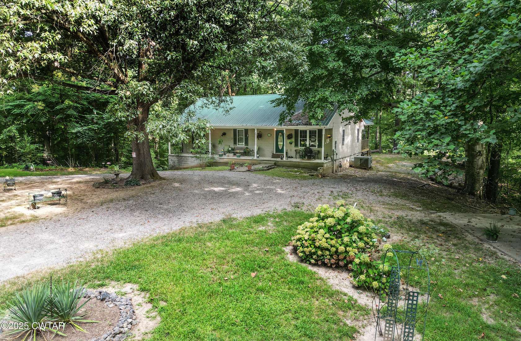 4.5 Acres of Residential Land with Home for Sale in Dyersburg, Tennessee