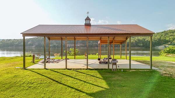 1.23 Acres of Residential Land for Sale in Clifton, Tennessee