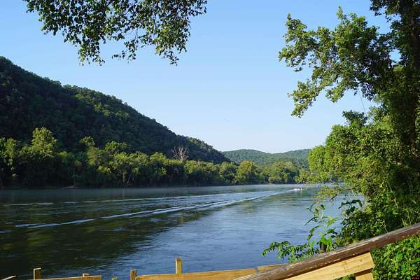 1.55 Acres of Residential Land with Home for Sale in Mountain Home, Arkansas