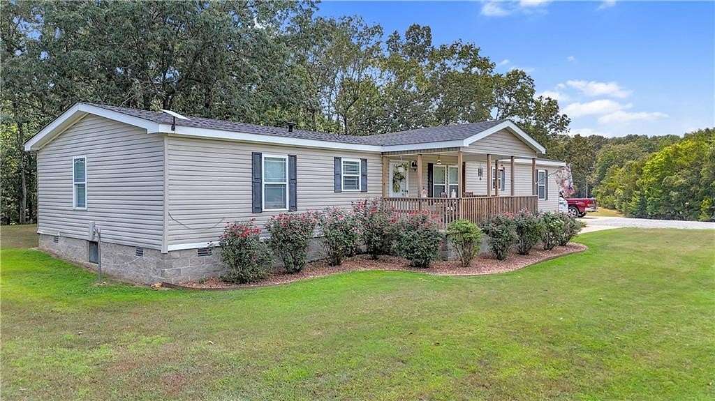 5.5 Acres of Residential Land with Home for Sale in Batesville, Arkansas