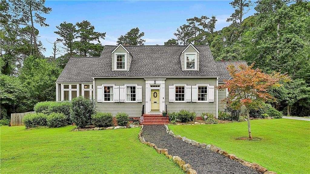 5.73 Acres of Residential Land with Home for Sale in Fairburn, Georgia