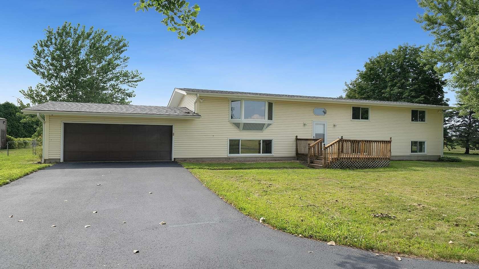 5.34 Acres of Residential Land with Home for Sale in Marengo, Illinois