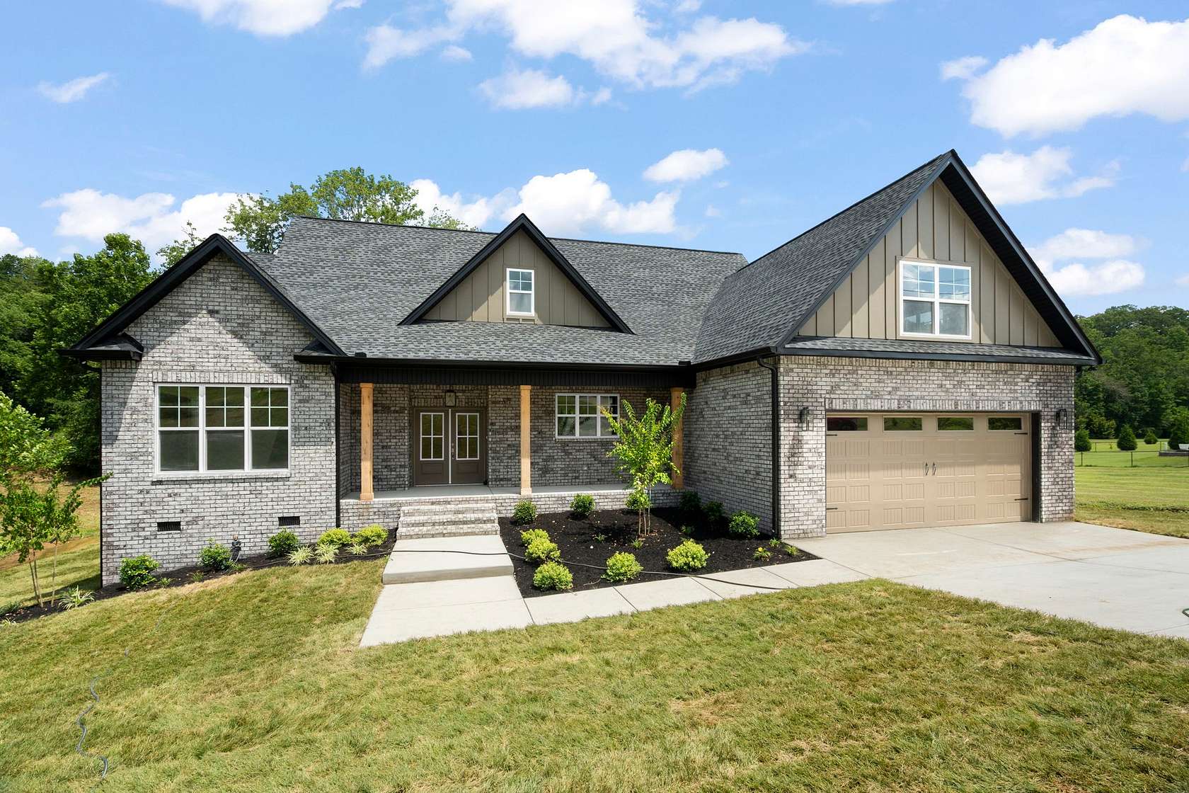 1.67 Acres of Residential Land with Home for Sale in Greenbrier, Tennessee