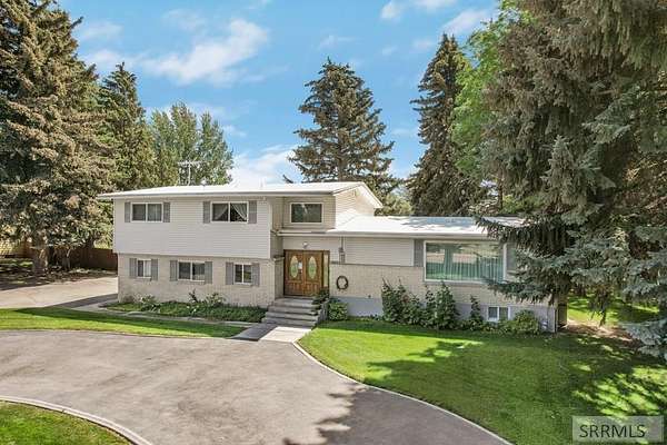 2.62 Acres of Residential Land with Home for Sale in Idaho Falls, Idaho