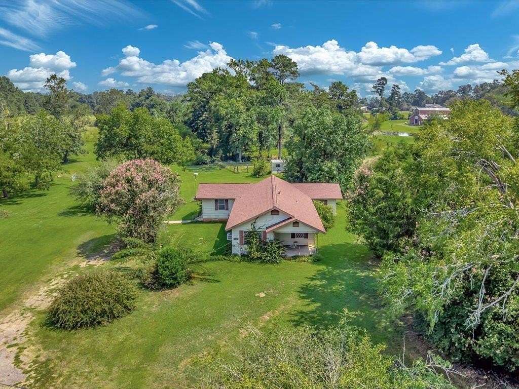 8 Acres of Residential Land with Home for Sale in Nacogdoches, Texas