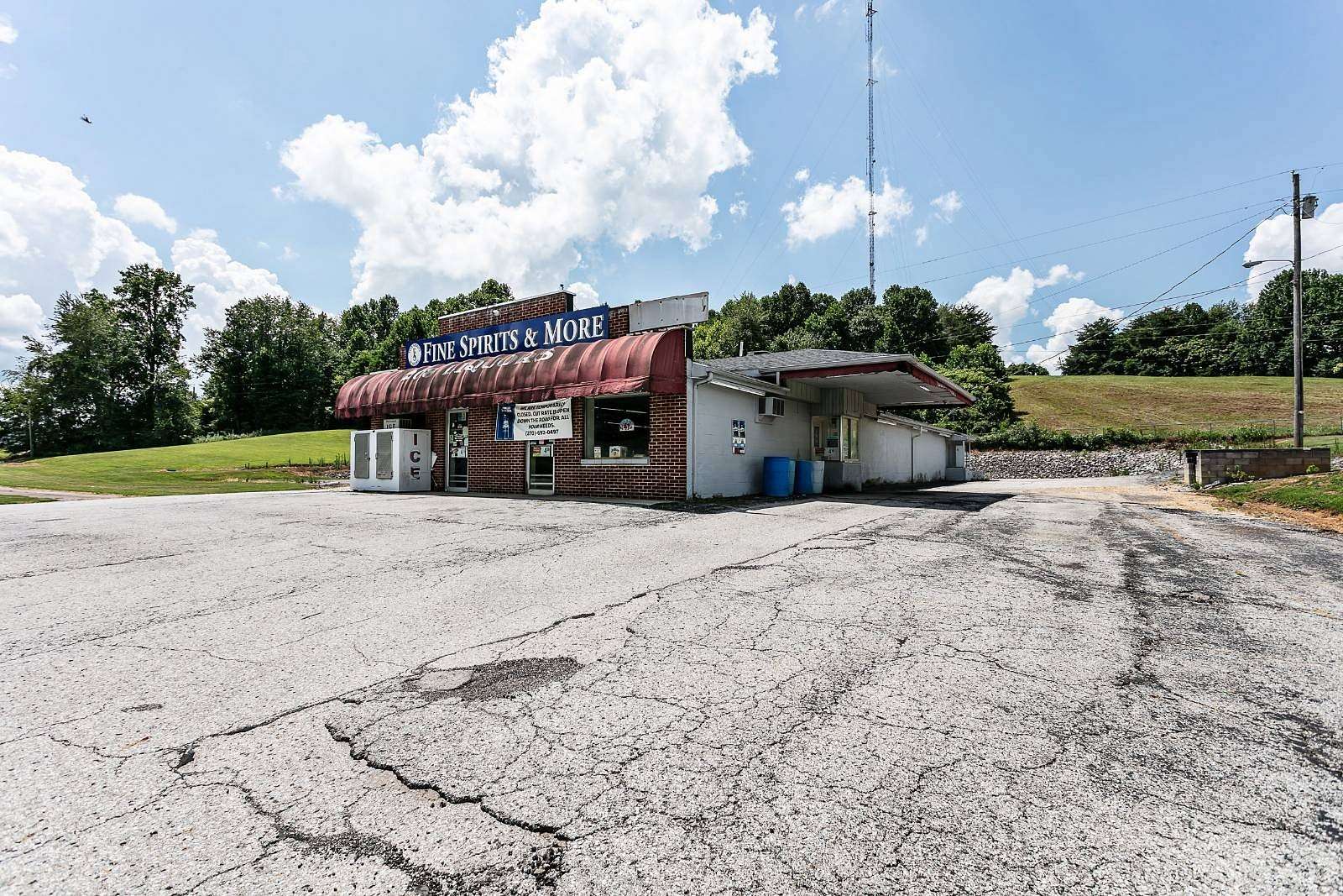 4.6 Acres of Improved Mixed-Use Land for Sale in Campbellsville, Kentucky