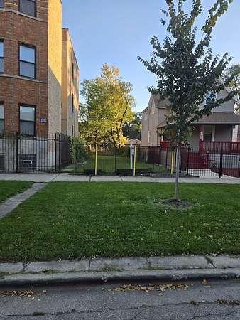 0.1 Acres of Residential Land for Sale in Chicago, Illinois