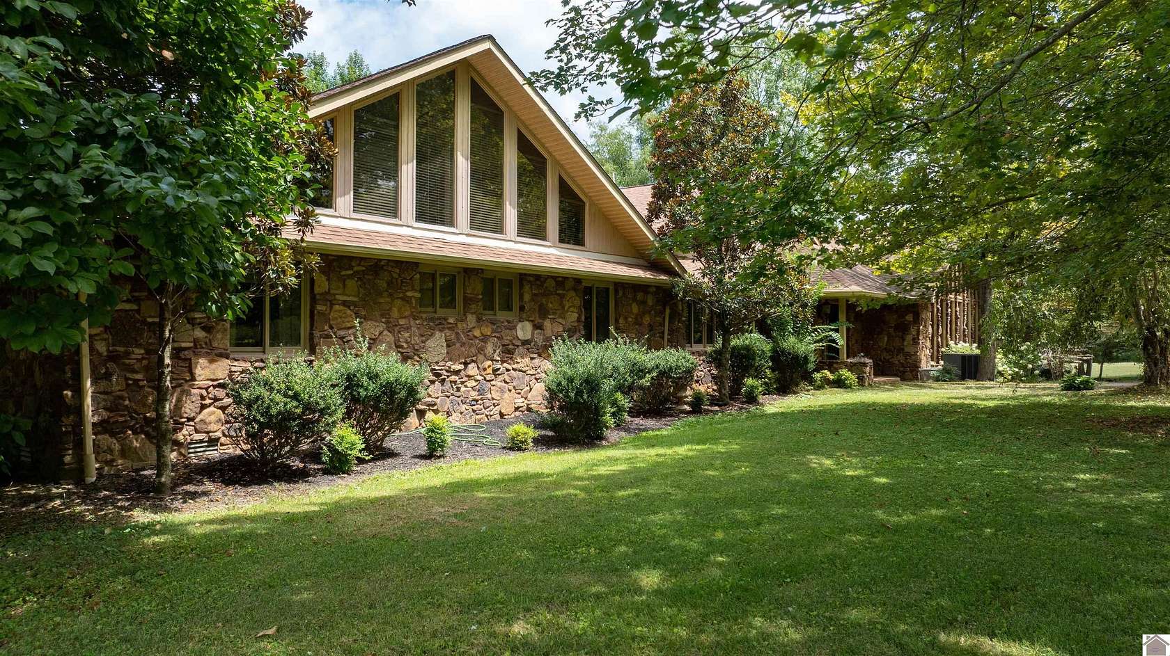 5.1 Acres of Residential Land with Home for Sale in Paducah, Kentucky