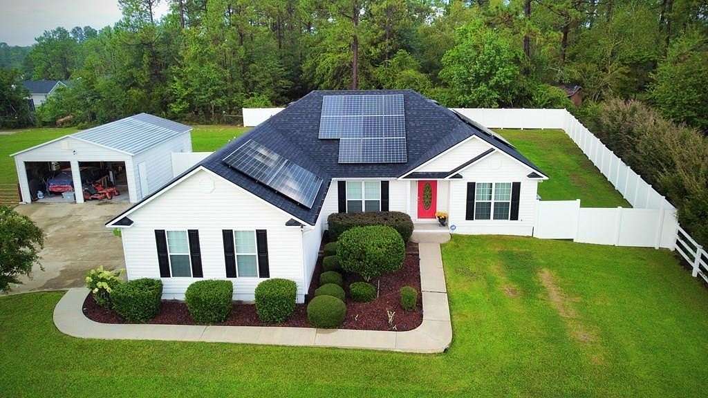 4.13 Acres of Residential Land with Home for Sale in Hazlehurst, Georgia