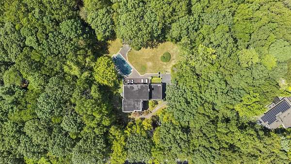 1.6 Acres of Residential Land with Home for Sale in Woodbridge, Connecticut