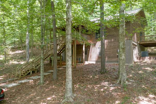 8 Acres of Residential Land with Home for Sale in Wartrace, Tennessee