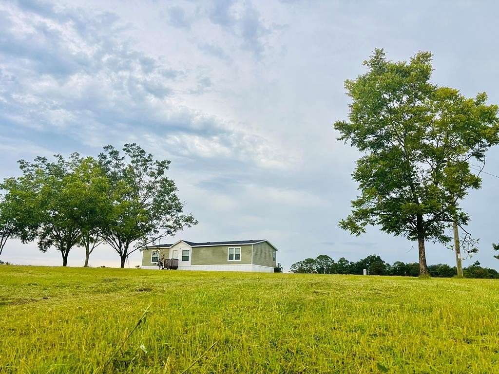 9 Acres of Residential Land with Home for Sale in Douglas, Georgia