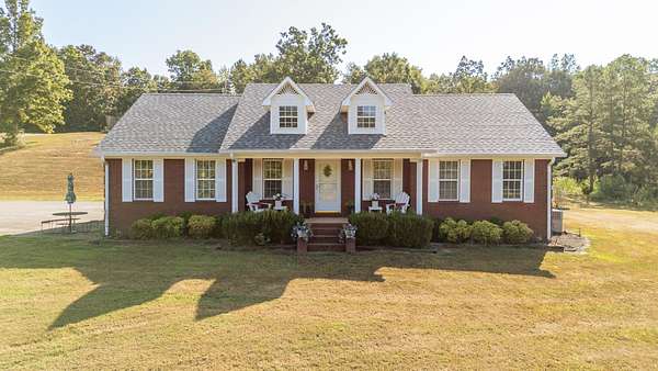 19.3 Acres of Land with Home for Sale in Savannah, Tennessee