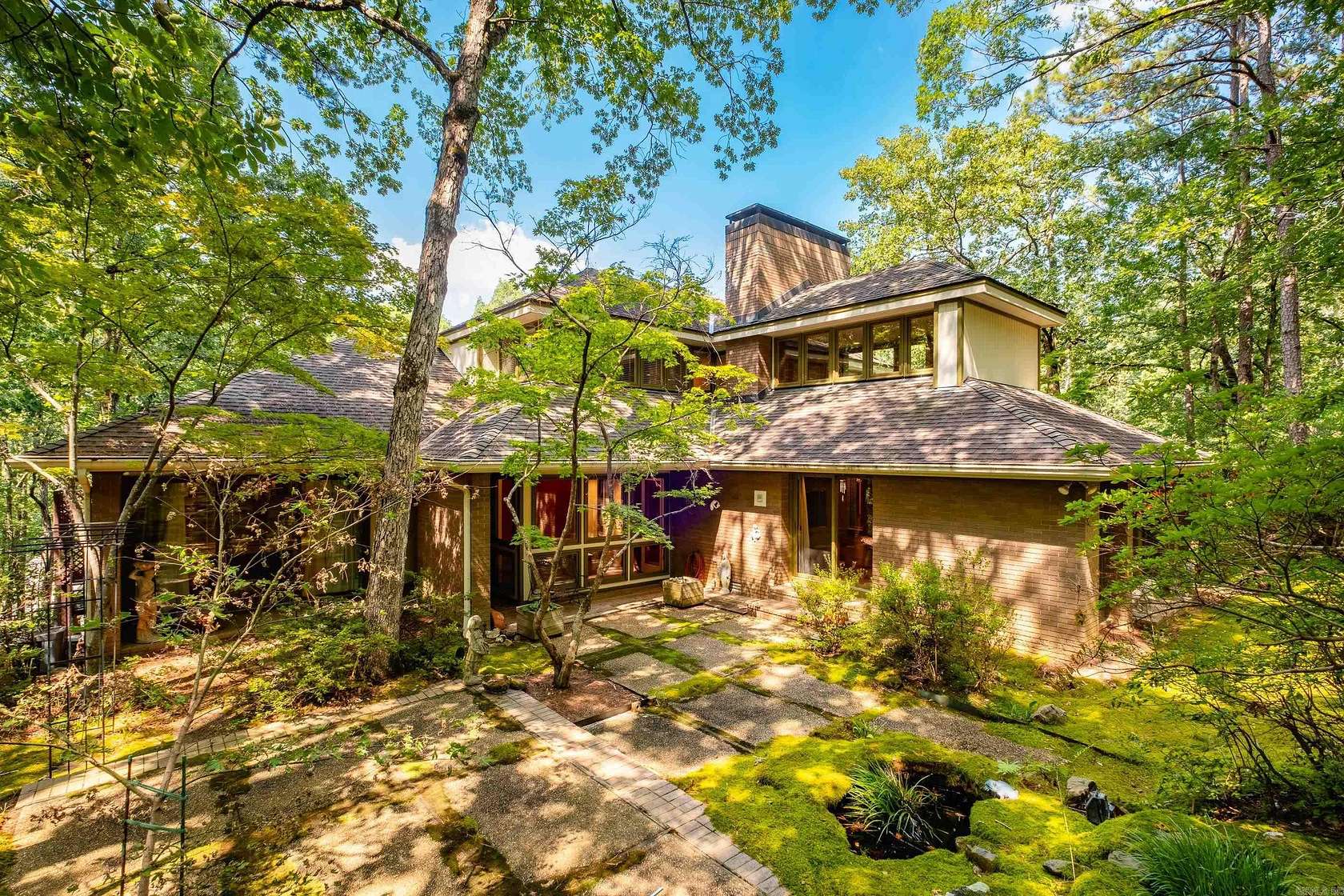 1.63 Acres of Residential Land with Home for Sale in Little Rock, Arkansas