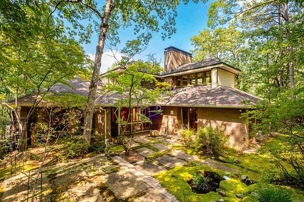 1.63 Acres of Residential Land with Home for Sale in Little Rock, Arkansas