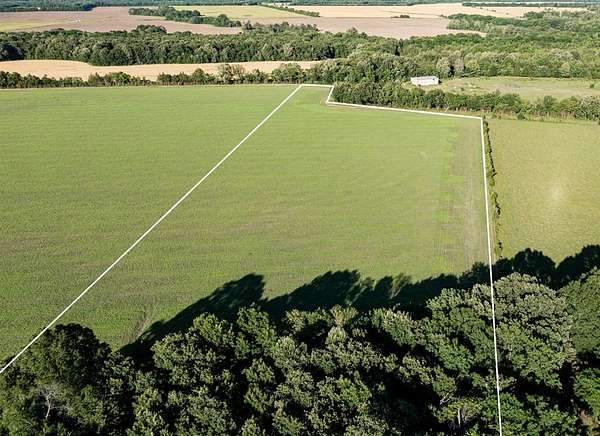 10 Acres of Land for Sale in Clarksville, Texas