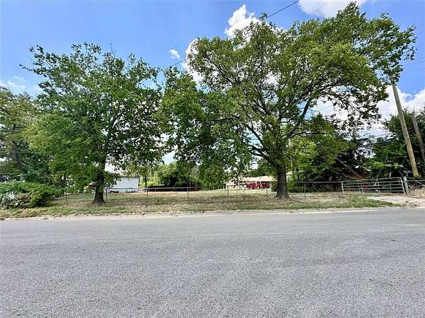 0.25 Acres of Mixed-Use Land for Sale in Sulphur Springs, Texas