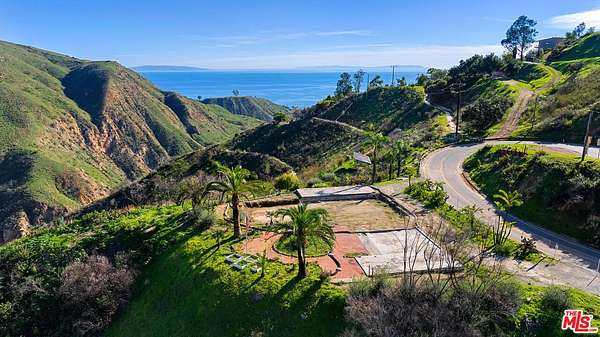 14 Acres of Land for Sale in Malibu, California
