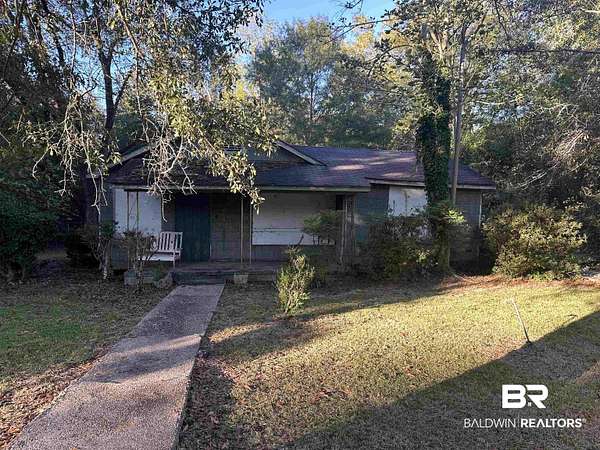 3.4 Acres of Land with Home for Sale in Monroeville, Alabama