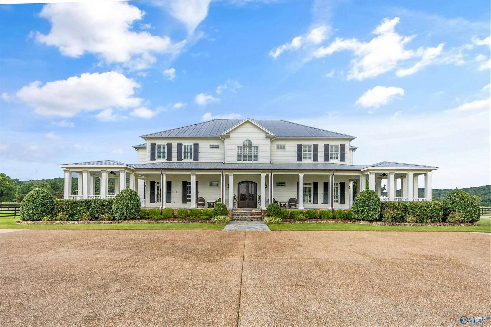 19.6 Acres of Land with Home for Sale in New Hope, Alabama