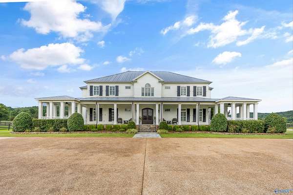 19.6 Acres of Land with Home for Sale in New Hope, Alabama