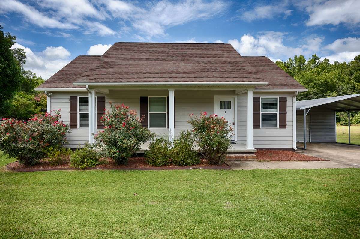 4.66 Acres of Residential Land with Home for Sale in Ardmore, Tennessee