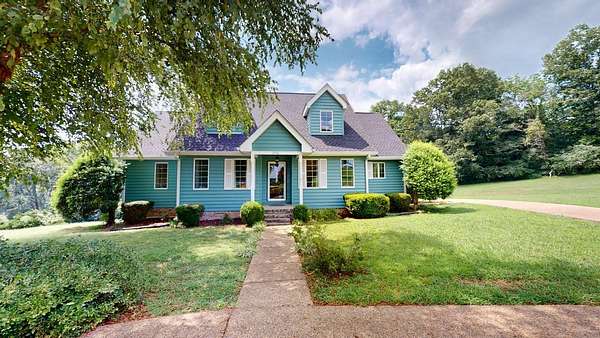 2.5 Acres of Residential Land with Home for Sale in Columbia, Tennessee