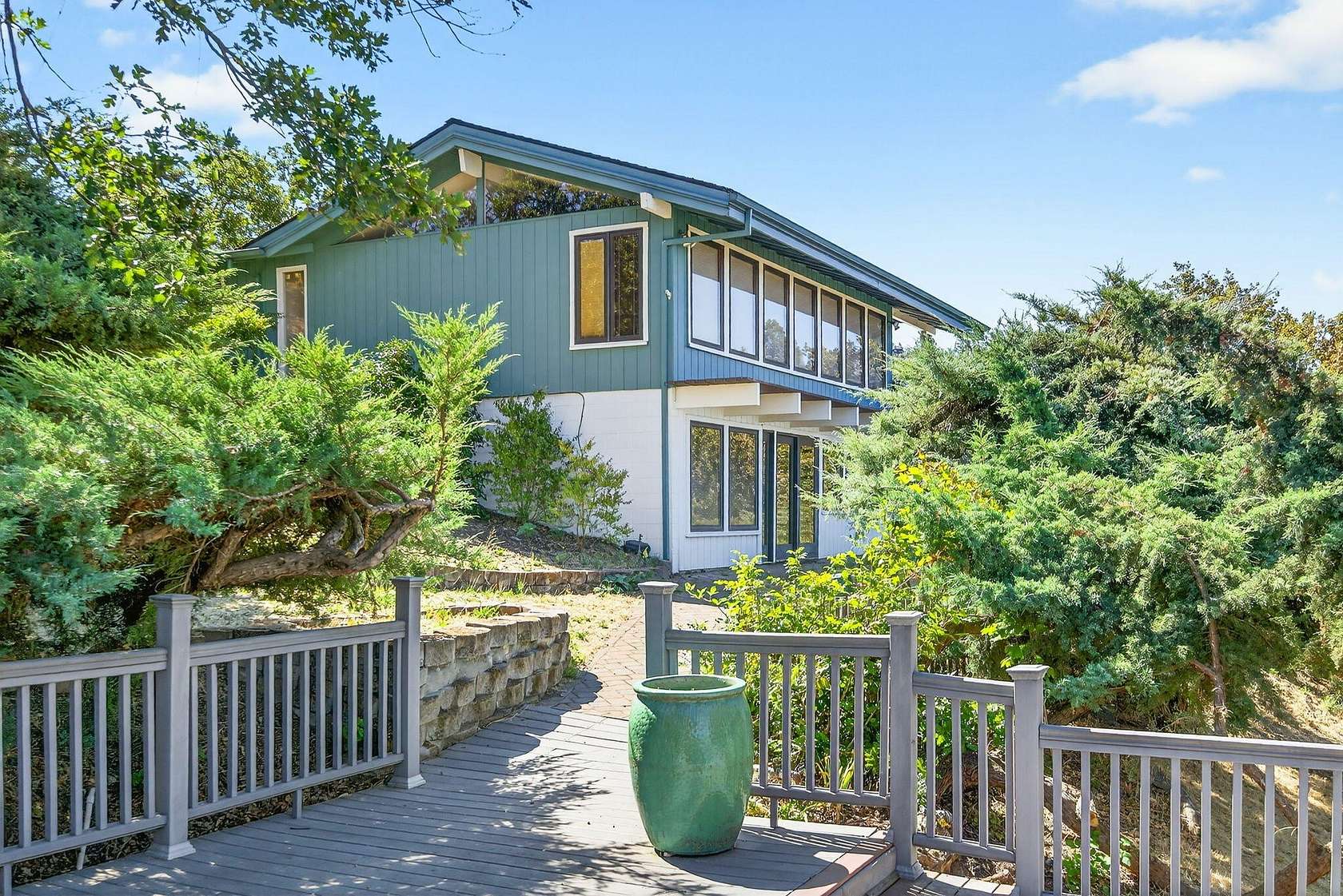 1.88 Acres of Residential Land with Home for Sale in Medford, Oregon