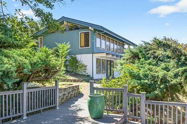 1.88 Acres of Residential Land with Home for Sale in Medford, Oregon