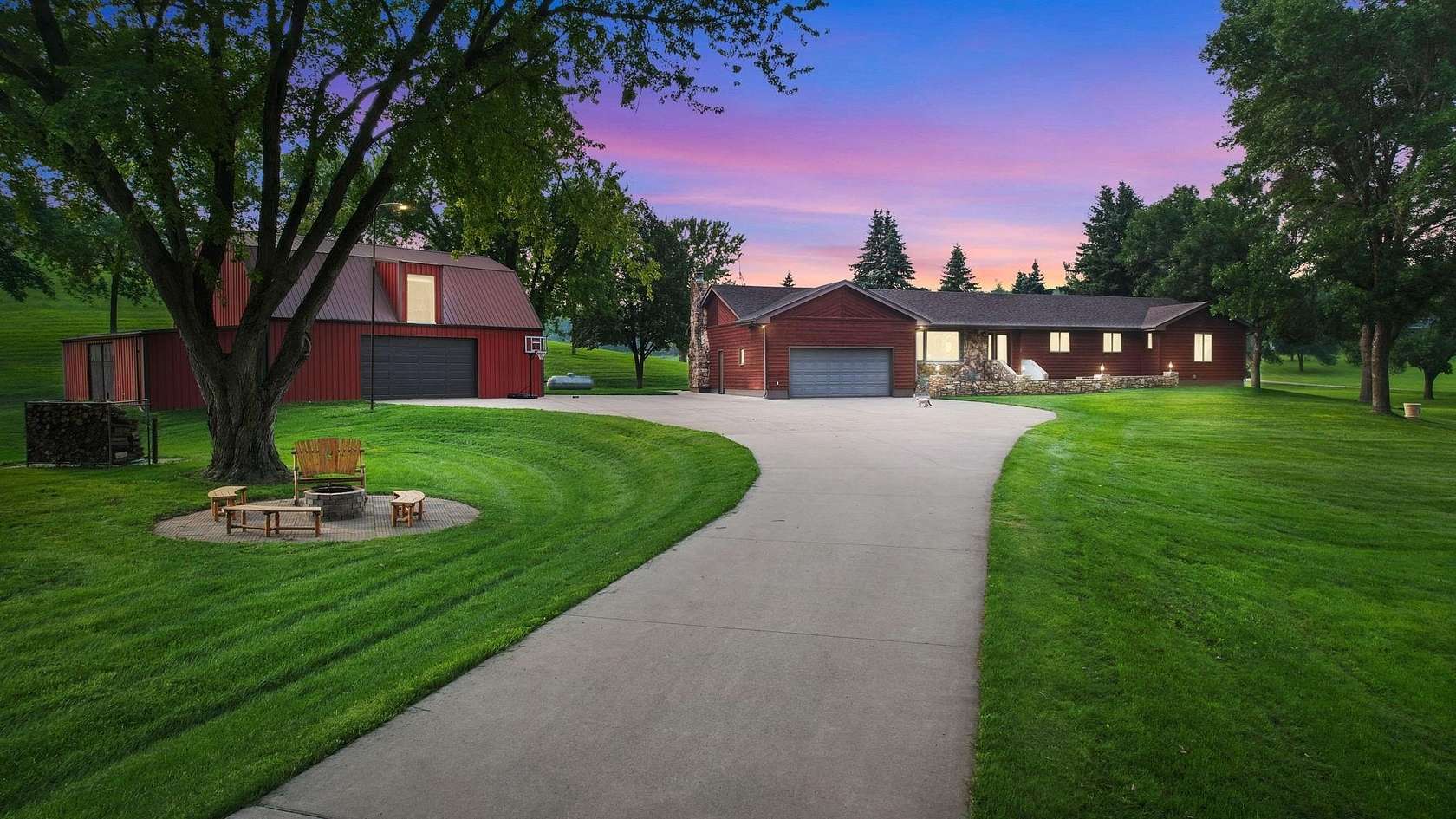 4.14 Acres of Residential Land with Home for Sale in Sioux City, Iowa