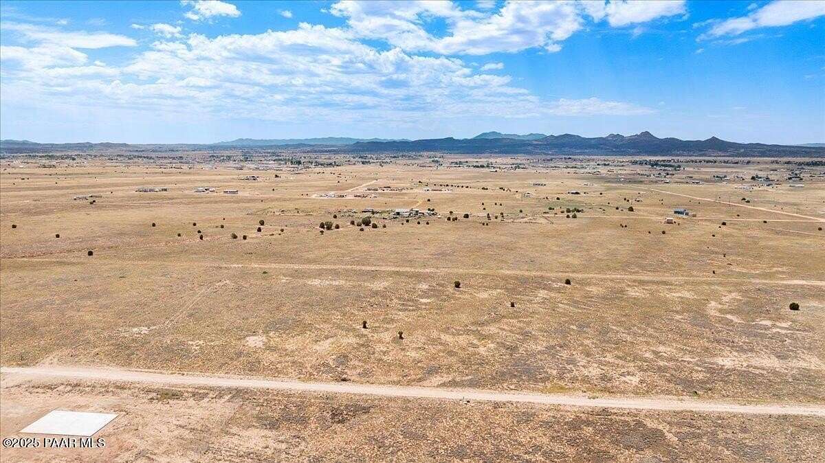 1 Acre of Residential Land for Sale in Paulden, Arizona