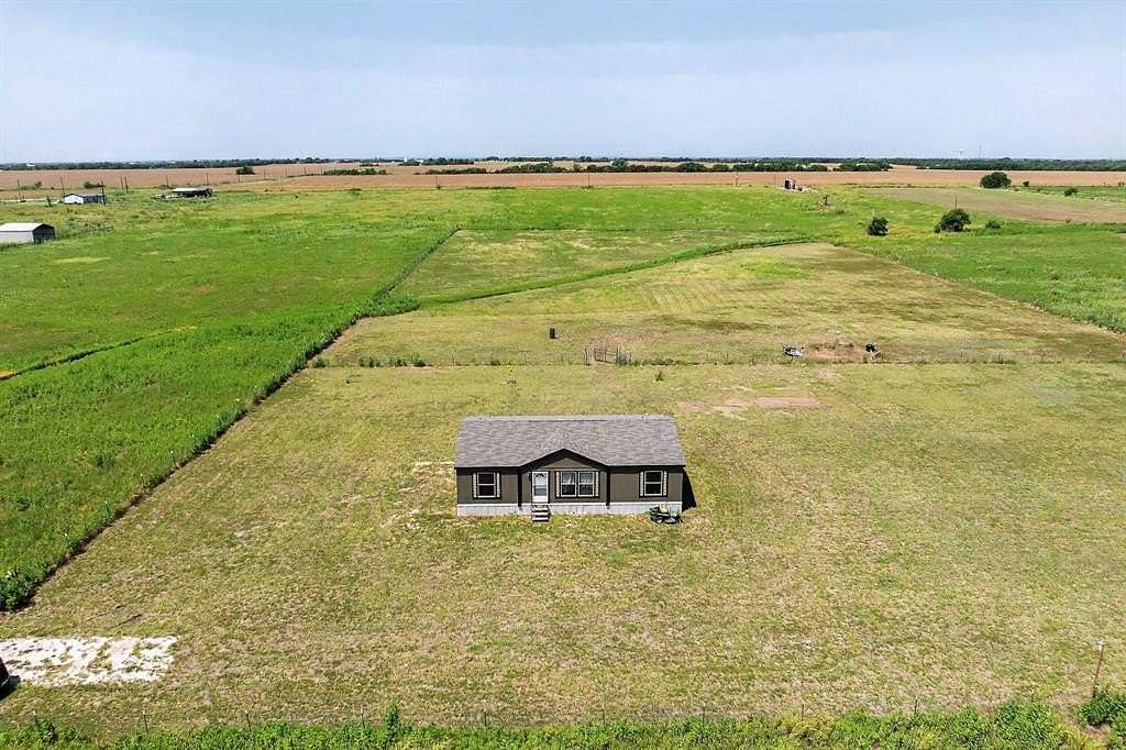 5.39 Acres of Residential Land with Home for Sale in Whitesboro, Texas