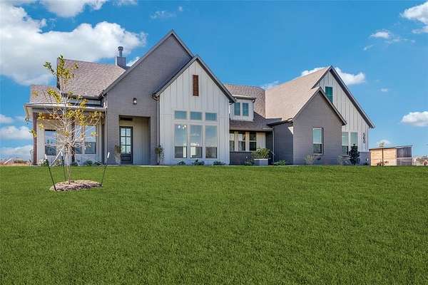 2 Acres of Residential Land with Home for Sale in Weatherford, Texas