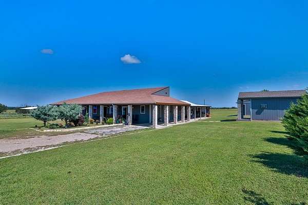 5.1 Acres of Residential Land with Home for Sale in Wills Point, Texas