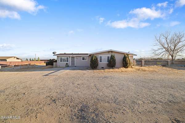 2.5 Acres of Residential Land with Home for Sale in Lancaster, California