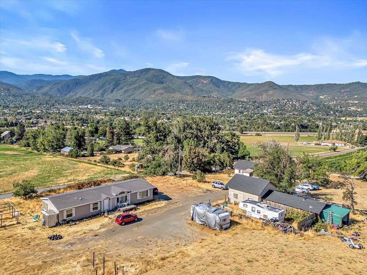 4.15 Acres of Residential Land with Home for Sale in Ashland, Oregon