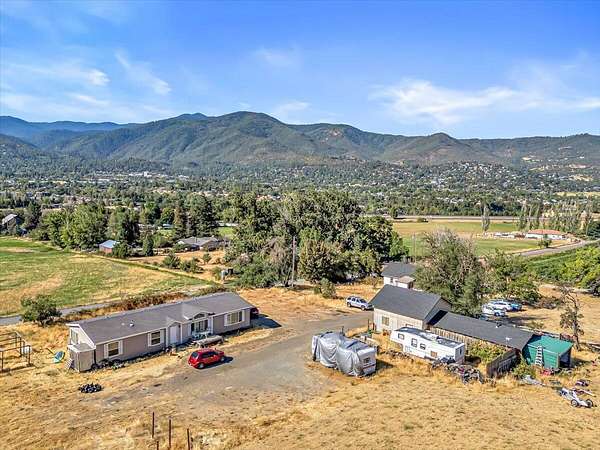 4.15 Acres of Residential Land with Home for Sale in Ashland, Oregon