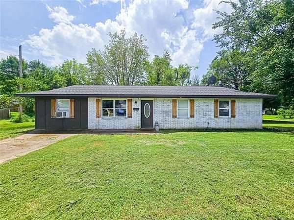 1.52 Acres of Residential Land with Home for Sale in Miami, Oklahoma