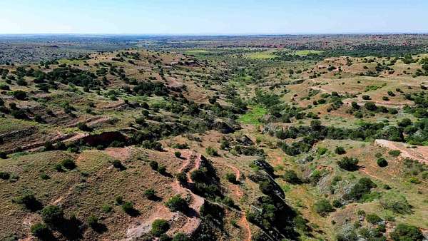 2,570 Acres of Land with Home for Sale in Memphis, Texas