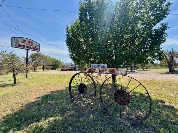 2 Acres of Improved Residential Land for Sale in Clarendon, Texas