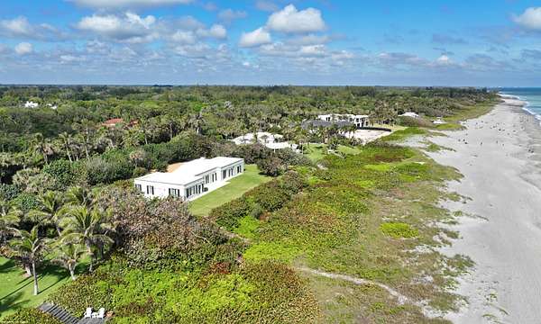 1.4 Acres of Residential Land with Home for Sale in Jupiter Island, Florida