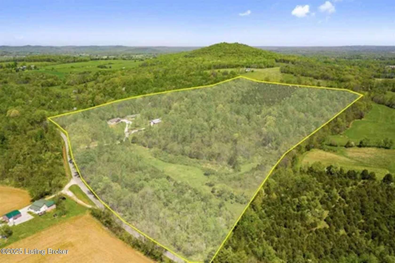 37.8 Acres of Land with Home for Sale in Canmer, Kentucky