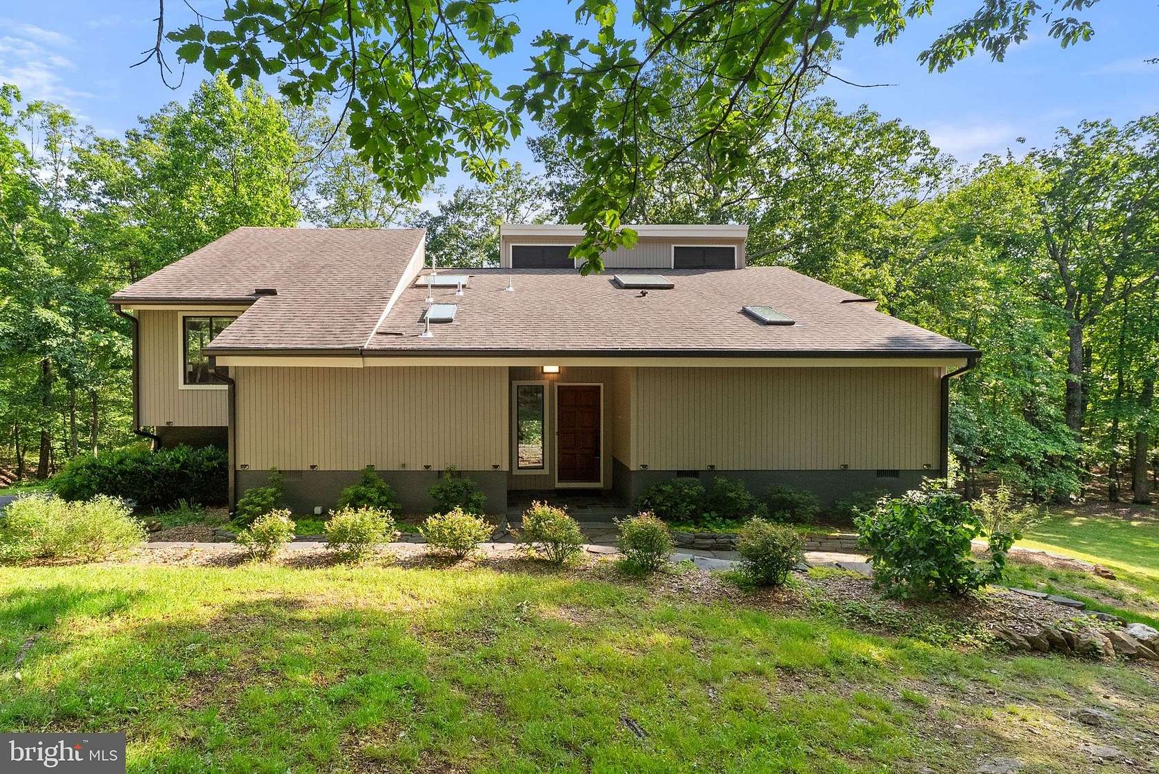 10 Acres of Land with Home for Lease in Aldie, Virginia