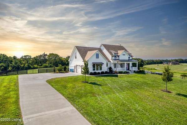 5.56 Acres of Residential Land with Home for Sale in Shelbyville, Kentucky