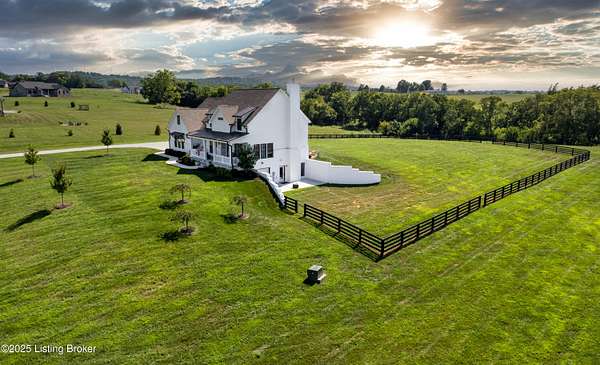 5.56 Acres of Residential Land with Home for Sale in Shelbyville, Kentucky