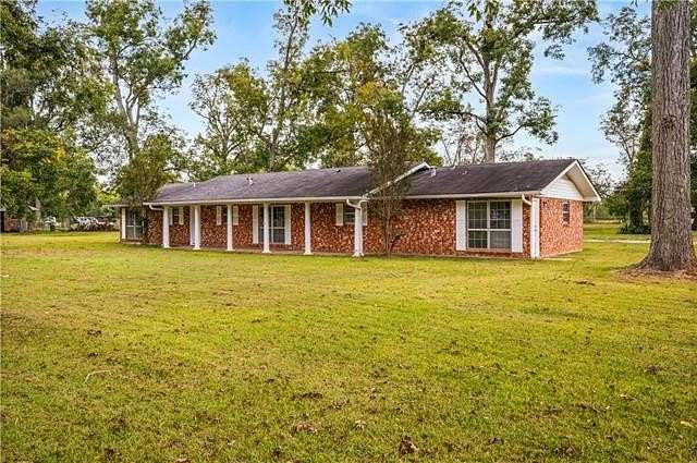 2.5 Acres of Residential Land with Home for Sale in Boyce, Louisiana