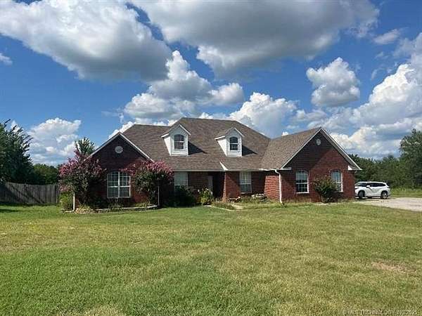 2.5 Acres of Residential Land with Home for Sale in Ardmore, Oklahoma